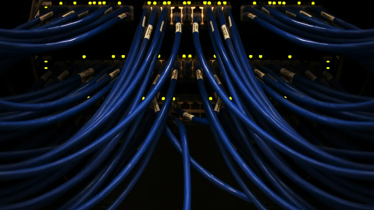 Rate Limiting: Token Bucket vs Sliding Window